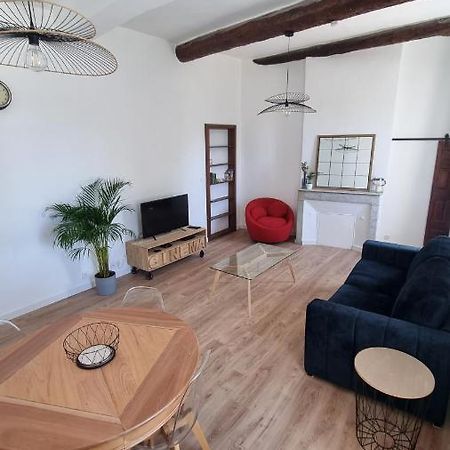 En Plein Coeur De Pelissanne - 55 M2 Renoves - Avec Parking Apartment Luaran gambar