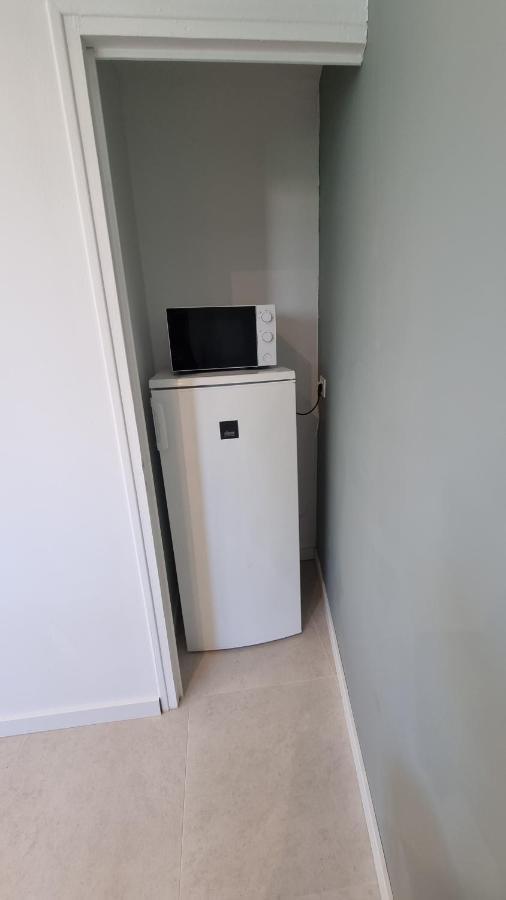 En Plein Coeur De Pelissanne - 55 M2 Renoves - Avec Parking Apartment Luaran gambar
