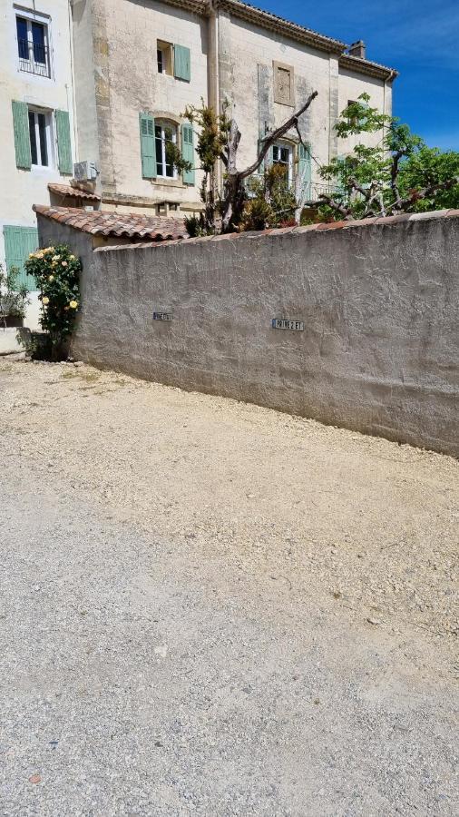En Plein Coeur De Pelissanne - 55 M2 Renoves - Avec Parking Apartment Luaran gambar