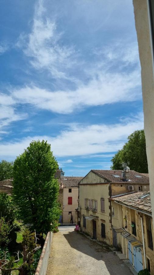 En Plein Coeur De Pelissanne - 55 M2 Renoves - Avec Parking Apartment Luaran gambar