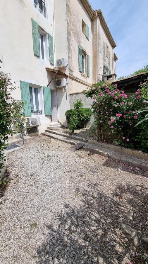 En Plein Coeur De Pelissanne - 55 M2 Renoves - Avec Parking Apartment Luaran gambar